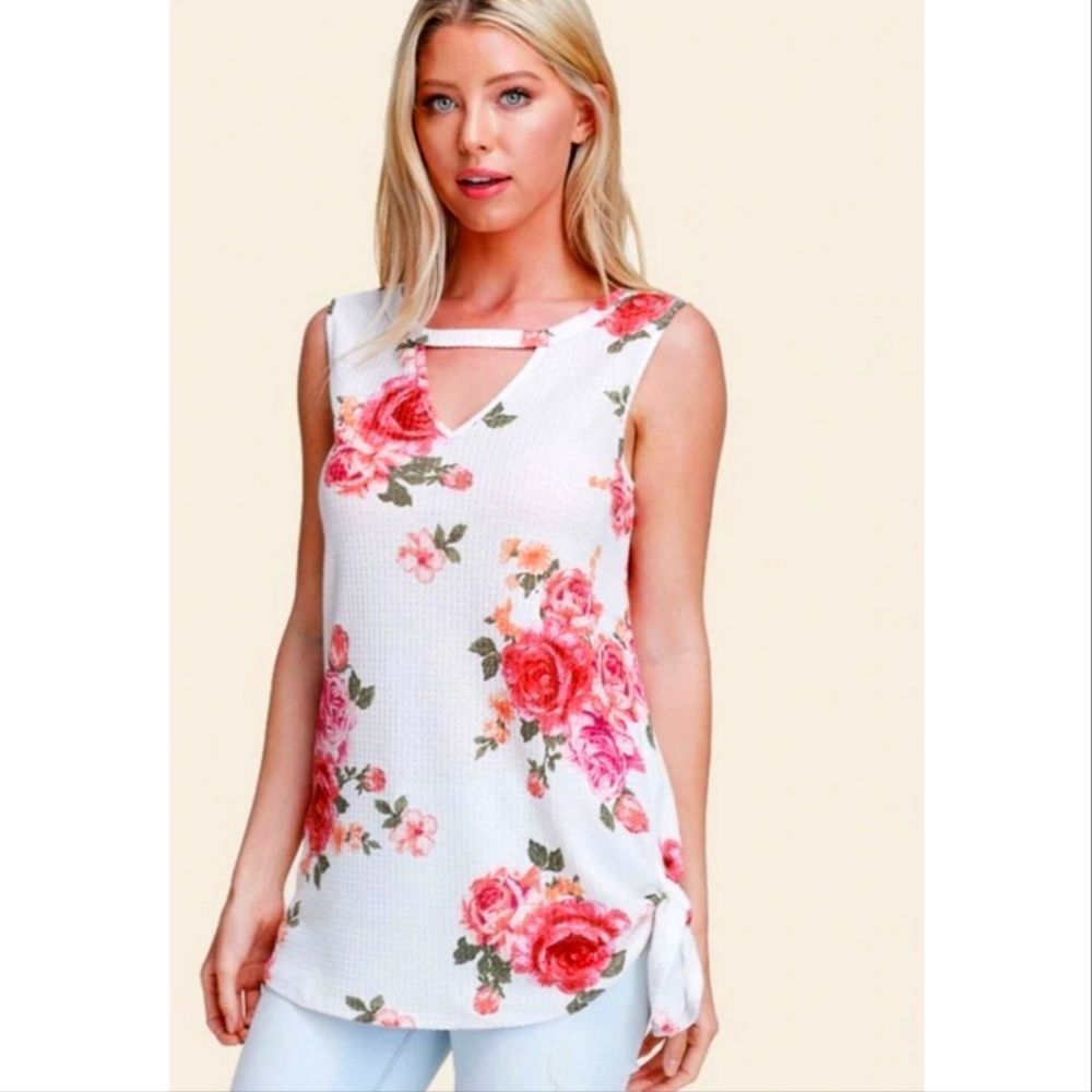 Ivory Floral Key Hole Top - Picture 4 of 5